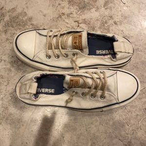 BRAND NEW, WORN TWICE Size 8 converse sneakers